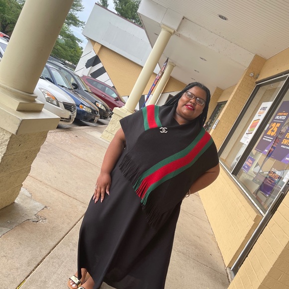 Poncho - Picture 15 of 15